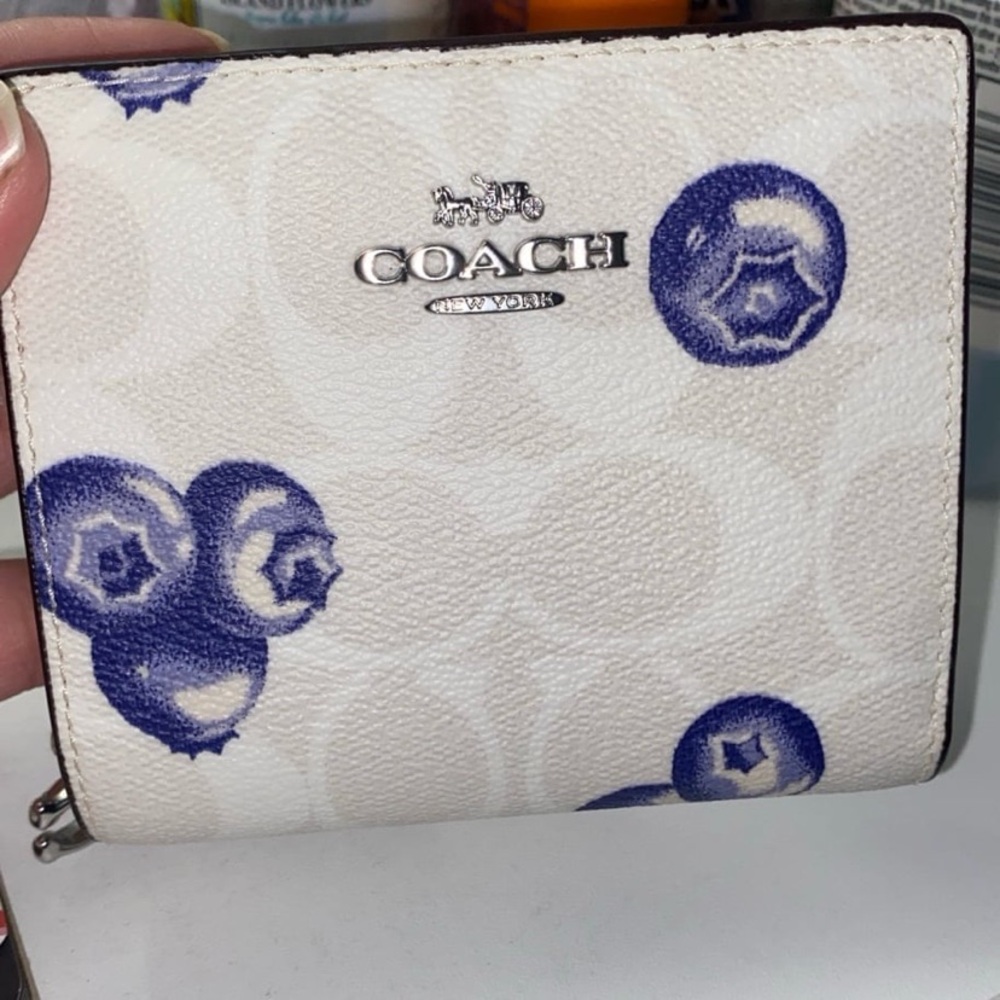 NWT coach Snap Wallet In Signature Canvas With Blueberry Print